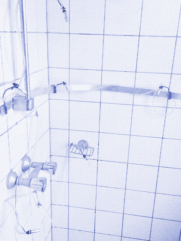 A 6-nozzle mist shower in the bathroom of designer Jonas Görgen. Image: Jonas Görgen.