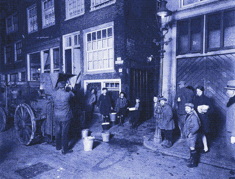 Zdjęcie. Zbieranie nocnej gleby w Amsterdamie. Źródło: